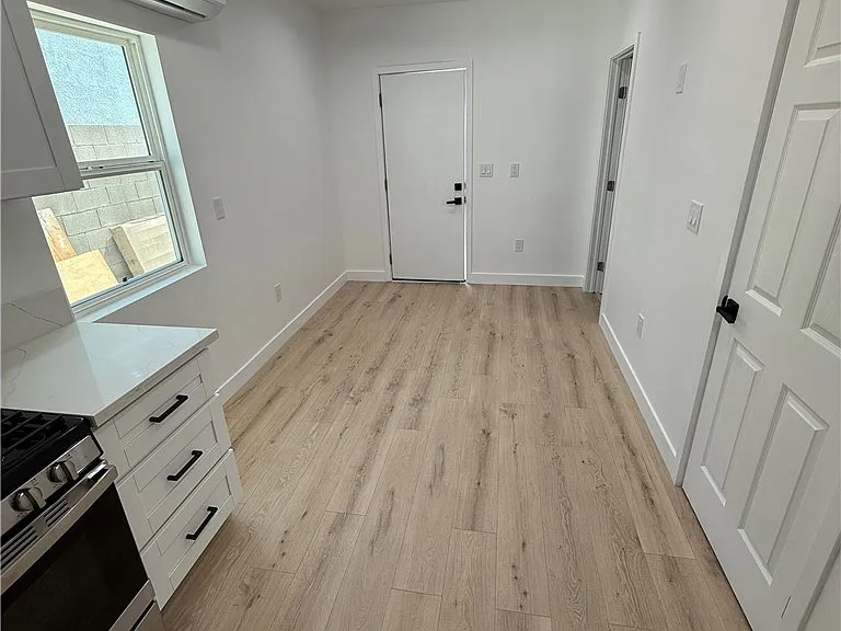 6144 Fair Ave — Photo 11