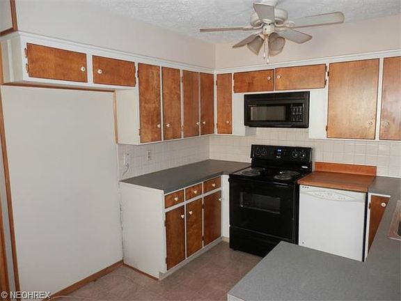 3rd image of 1013 Broadway St E