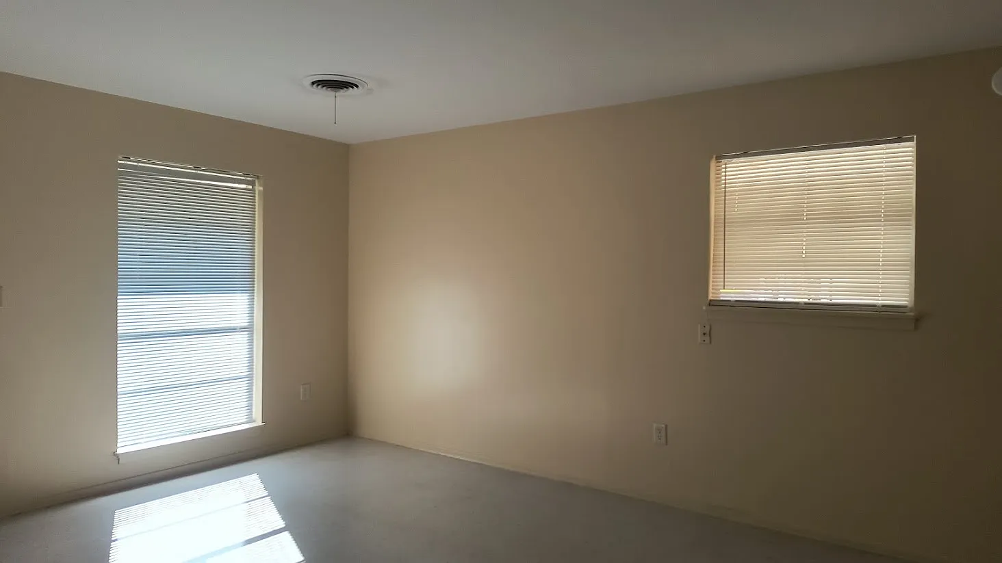 1002 Bloomfield Drive - 1 — Photo 4
