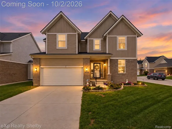 47375 Bayside Cir E, Chesterfield, MI 48047