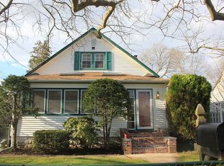 9 Gilbert St, Patchogue, NY 11772