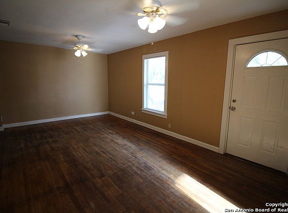 4th image of 35 Dawnridge Dr