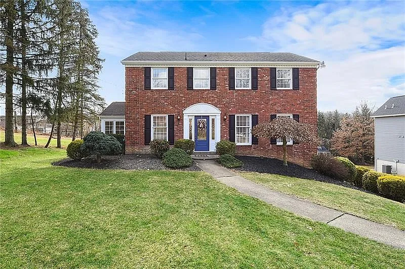 108 E Edgewood Dr photo 1
