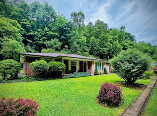 161 Scrabble Crk, Gauley Bridge, WV 25085