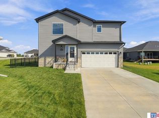 5806 S 94th St, Lincoln, NE 68526