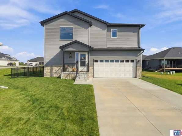 5806 S 94th St, Lincoln, NE 68526