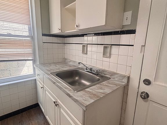 3rd image of 837 Genesee St #1