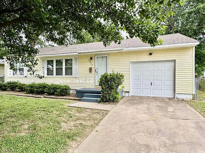 802 N Birch St — Photo 2