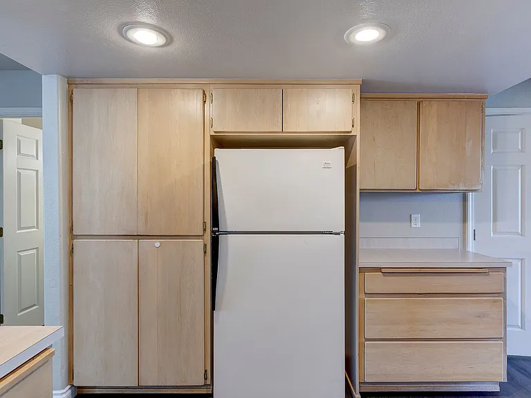 300 N Oak Harbor St #A102 — Photo 3