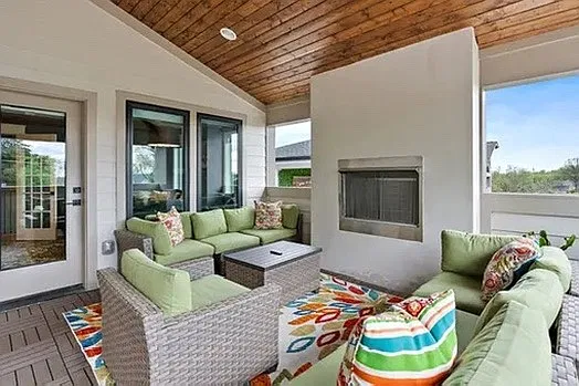 3 bed, 2796 sqft, $4,850 — Photo 2