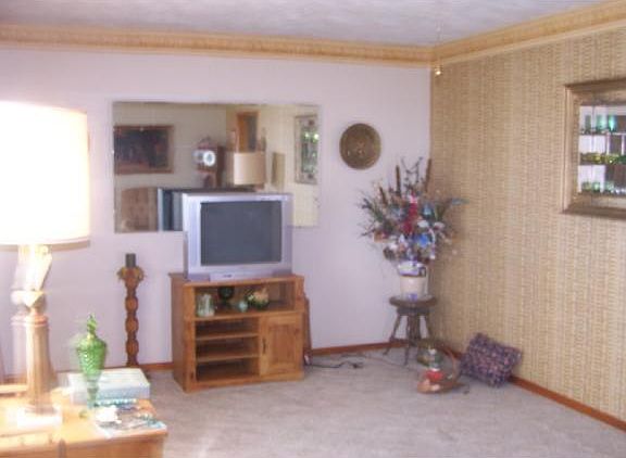 4th image of 10884 E State Road 47 St