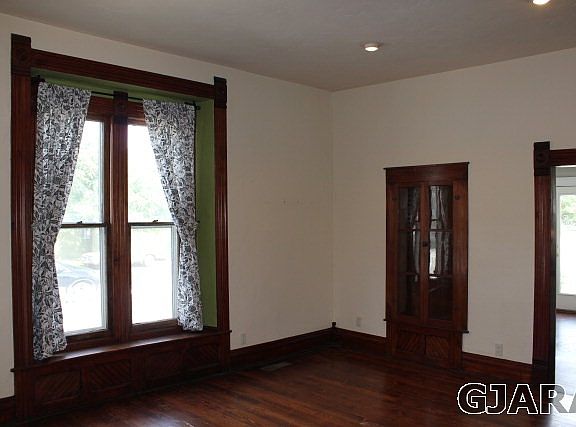 5th image of 857 White Ave