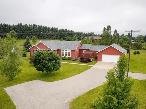 5680 Gorivan Rd, Frankfort, MI 49635