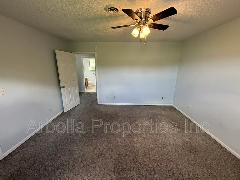 390 Erwin Hwy #2 — Photo 21
