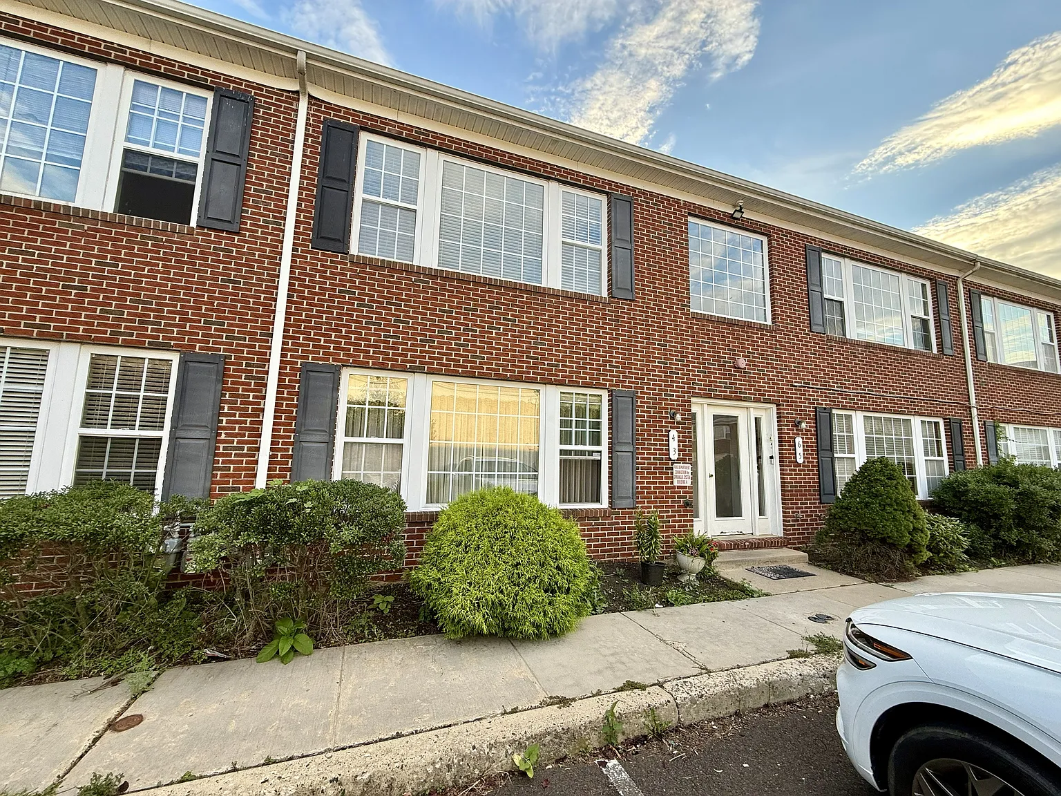 2 bed, 1136 sqft, $1,750 — Photo 2