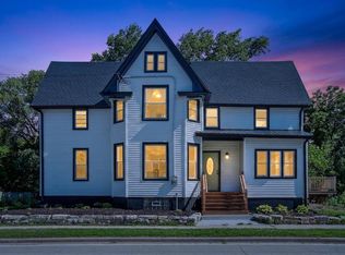 1836 W Mequon ROAD, Mequon, WI 53092