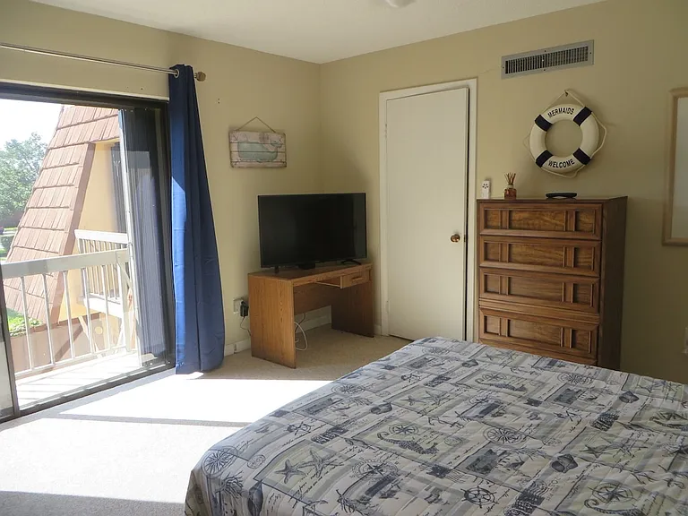 825 Center St #13C — Photo 25