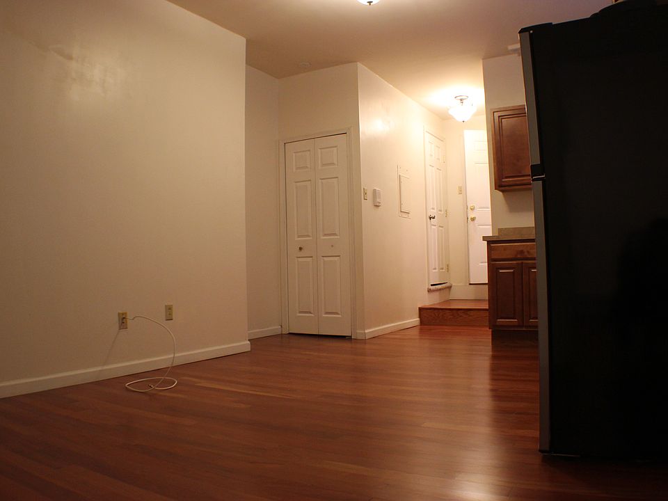 2nd image of 1314 Walnut St APT 3R