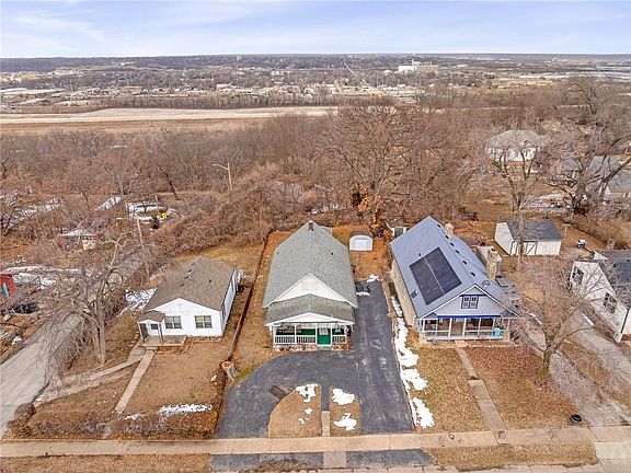 3rd image of 882 Shawnee Rd