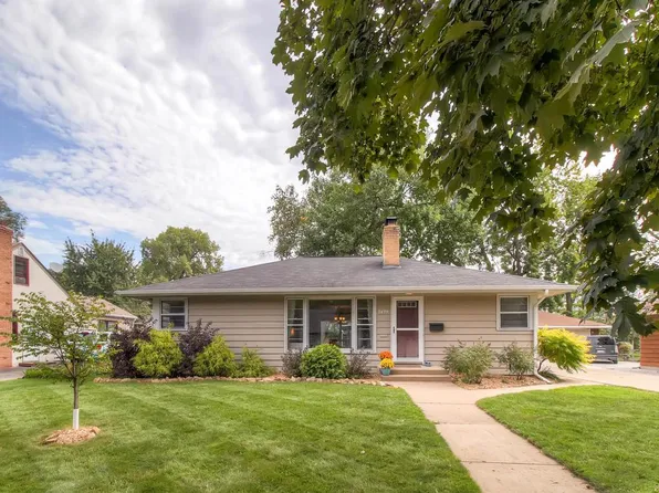 7429 Clinton Ave S, Richfield, MN 55423