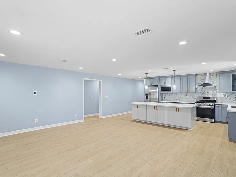 8996 Newport Ave — Photo 8