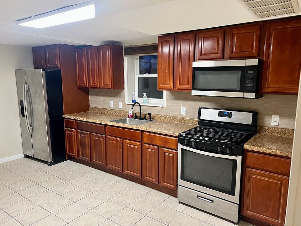 1st image of 25 Holcomb Ave #1