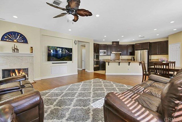 1st image of 378 Edgewater Dr
