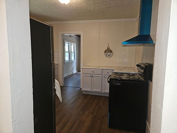 5th image of 115 Scott Ave
