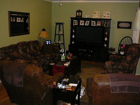 2nd image of 206 Woodhaven St