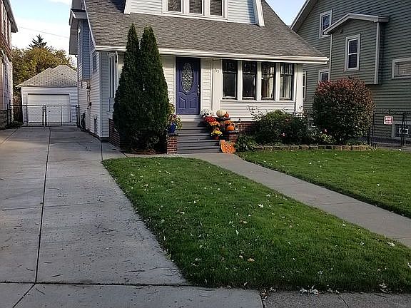 2nd image of 715 McKinley Pkwy