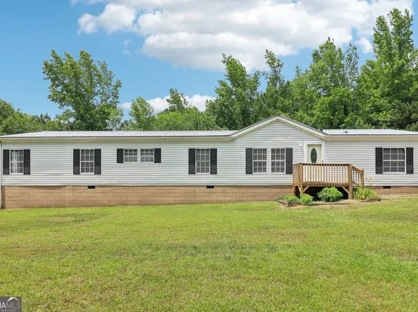 65 Peachtree Lake Dr, Sharpsburg, GA 30277
