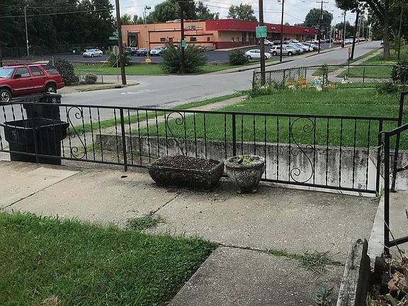 2nd image of 405 Amy Ave