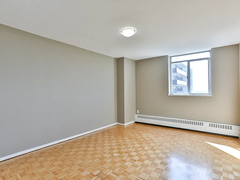 1440 Lawrence Ave W — Photo 12