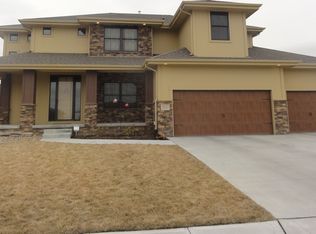 18111 Honeysuckle Dr, Elkhorn, NE 68022