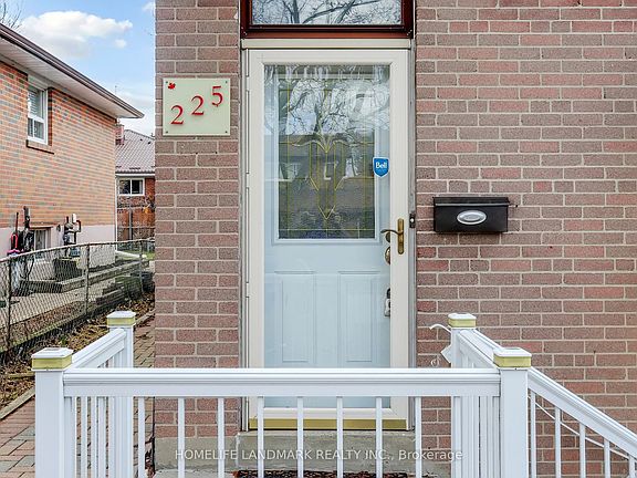 4th image of 225 Pineway Blvd