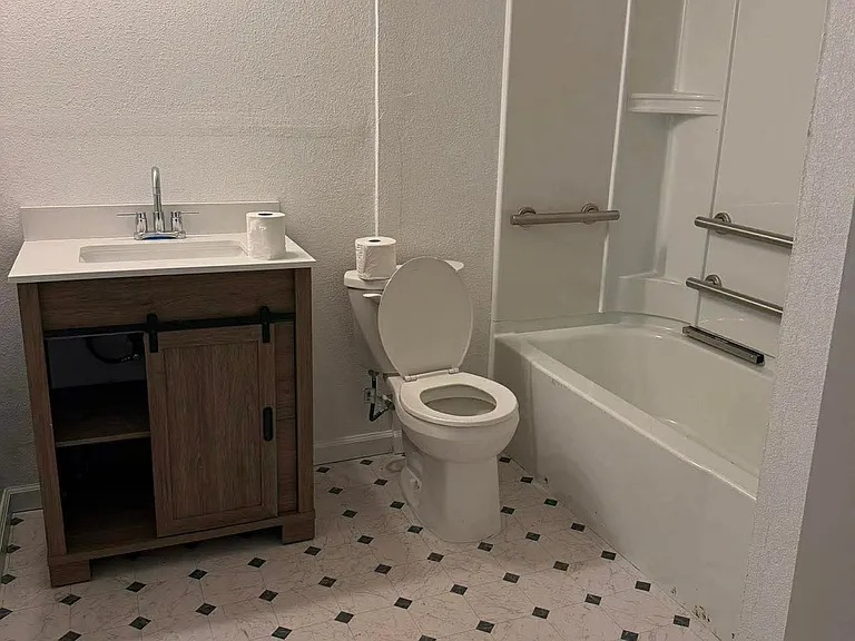 7238 Sharkon Ln — Photo 3