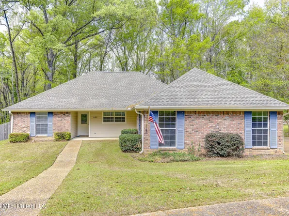 806 Winding Hills Dr, Clinton, MS 39056