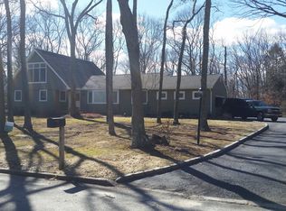 3 Greenleaf Dr, Huntington, NY 11743