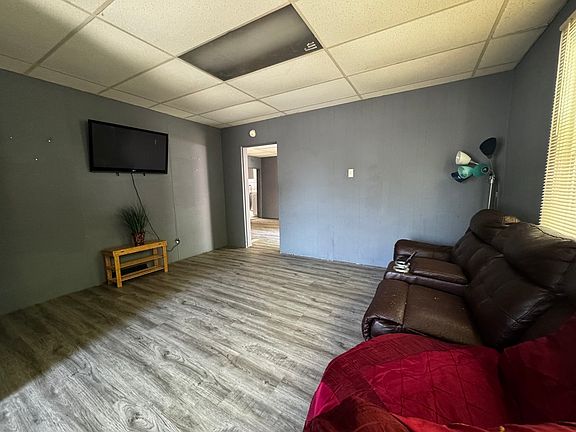 4th image of 801 N Mill St