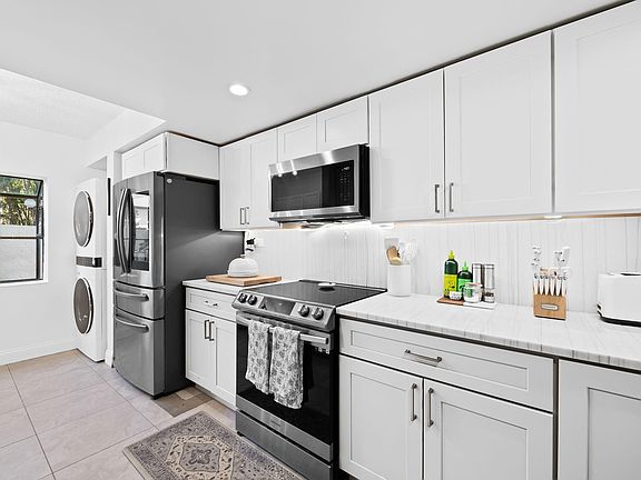 4th image of 4260 SW 70th Terrace #4260