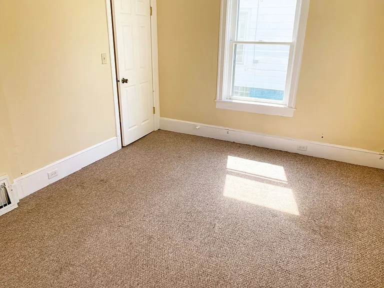 810 Steuben St — Photo 15