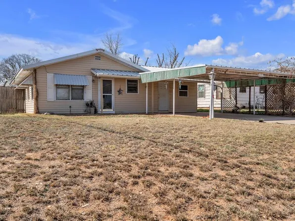 401 N 1st St, Coahoma, TX 79511