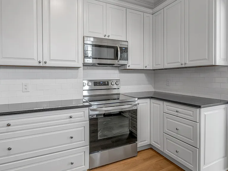 1211 Richmond Rd — Photo 6