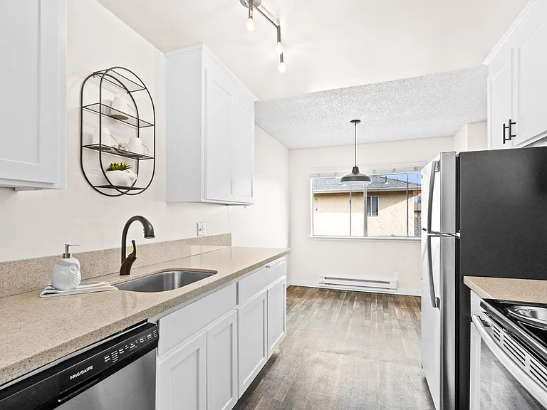 740 W Valley Dr #8 — Photo 9