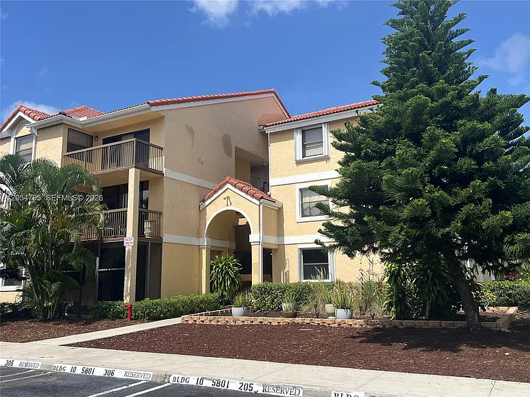 5801 Riverside Dr #104B3 — Photo 2