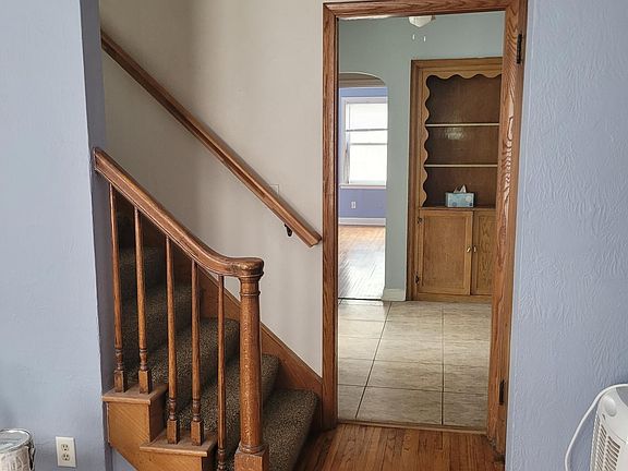 2nd image of 831 Brown Ave