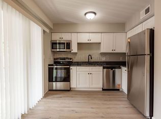 400 Gallery Ln #B-4, Hixson, TN 37343