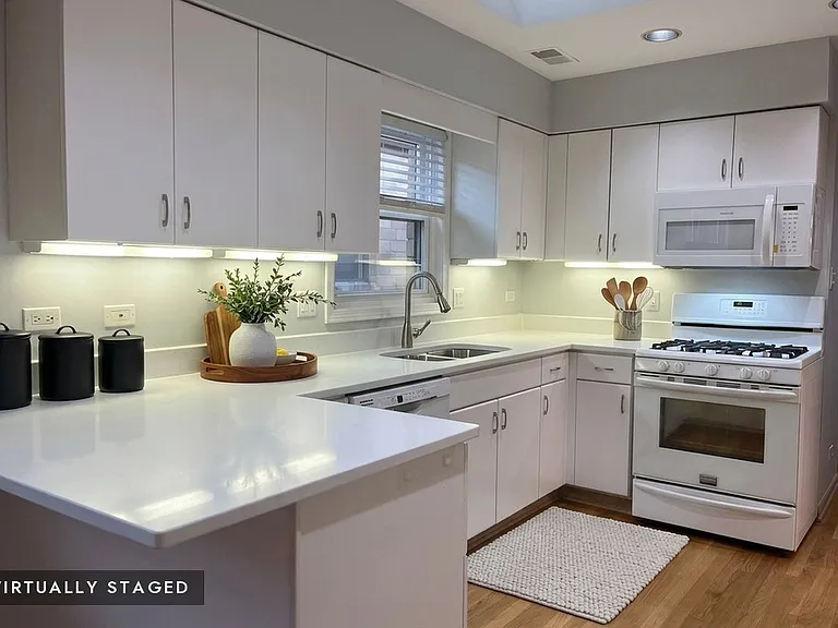 449 W 37th St #2 — Photo 8