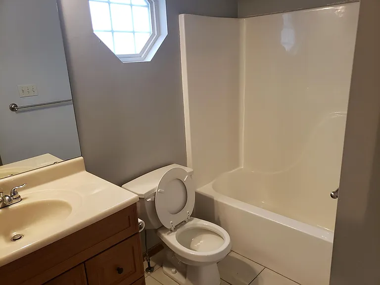2nd floor, 4-piece bathroom #2