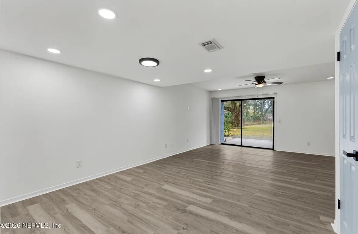 2 bed, 1139 sqft, $1,600 — Photo 4
